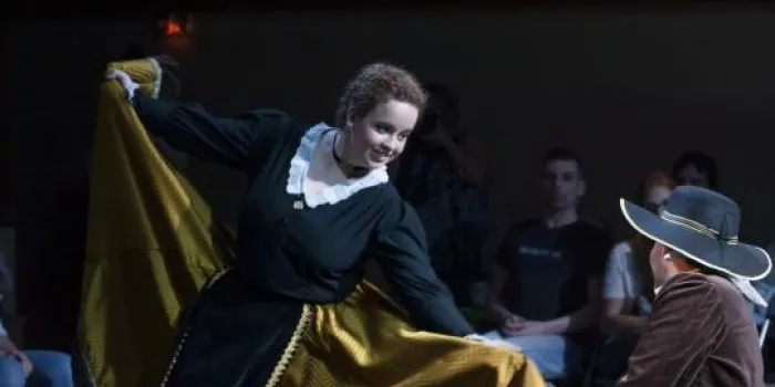 L’Esbart Dansaire d’Arenys de Munt puja dalt l’escenari del Teatre Principal