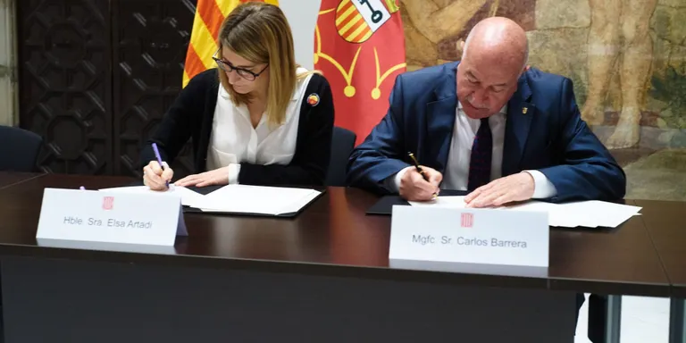 Elsa Artadi i Carlos Barrera signen l'acord pel nou model de finançament del Conselh Generau d'Aran