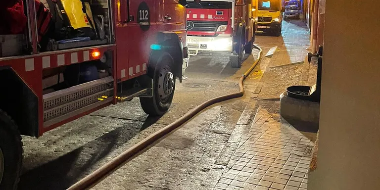 Extingit un incendi en un habitatge del carrer Major d'Oliana