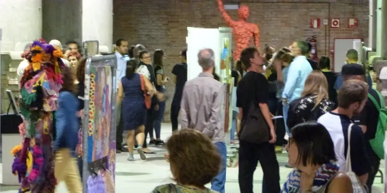 El II Peacock Rubí Art Festival comença amb música i la inauguració de la mostra del Celler
