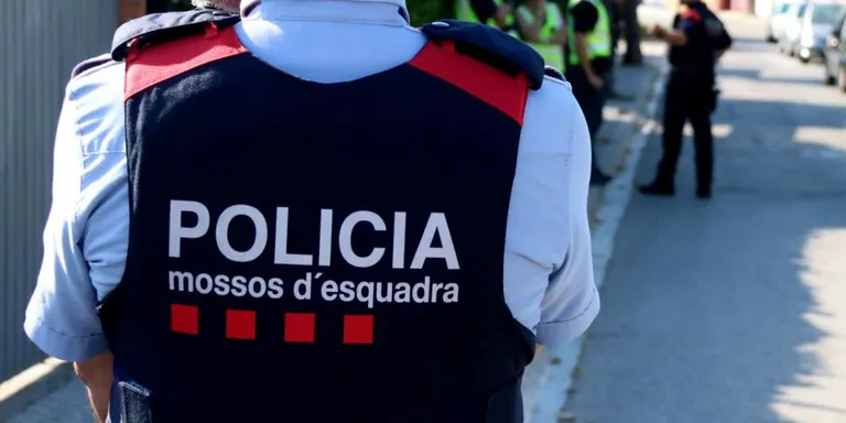 Detinguts al Port del Comte dos membres d'un grup criminal que va estafar prop de 6 milions d'euros