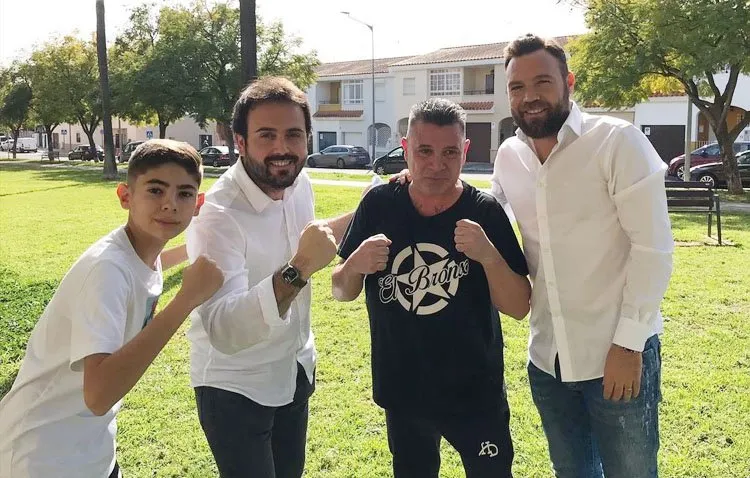 El boxeo llega a las barriadas de Utrera