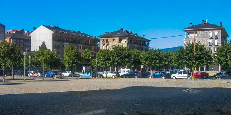 Els veïns de la plaça Joan Sansa demanen que s'avanci en l'execució urbanística