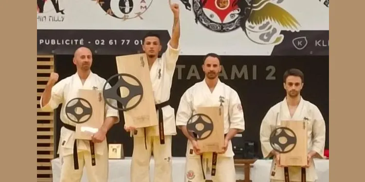 El torrenc Izan Escarabajal es proclama campió Internacional de Kata Sènior en l’Open de Bayeaux