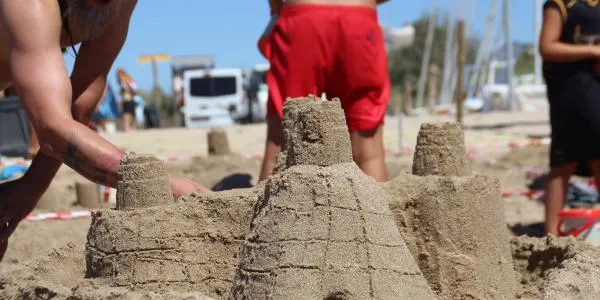 El Concurs de Castells de Sorra torna aquest dissabte a la platja d’Altafulla