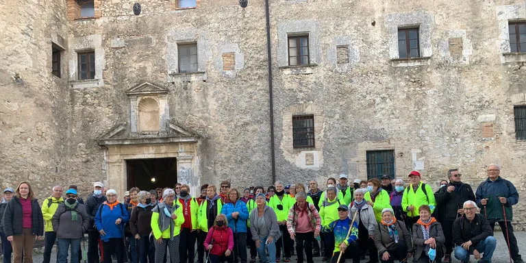 Unes 30 persones grans de Caldes participen a la nova caminada del programa A cent cap als cent, a Santa Margarida i els Monjos