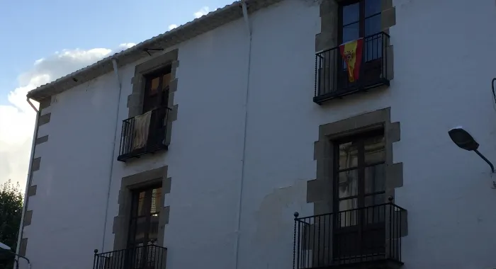 El PP va aprofitar l'assemblea d'ahir per col·locar la bandera espanyola al seu balcó de l'Ajunta
