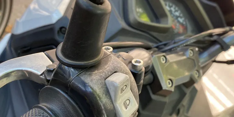 Un motorista, ferit greu en una topada amb un cotxe a la C-59 entre Caldes i Sant Feliu