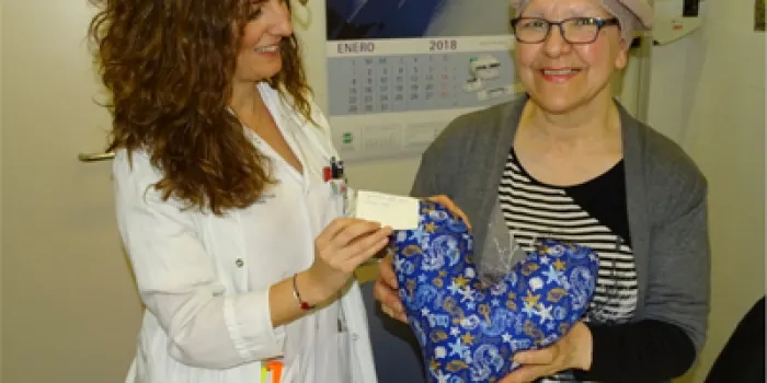 ‘Les Nenes del Patchwork’ d’Arenys de Munt elaboren coixins per ajudar les dones que pateixen càncer de mama