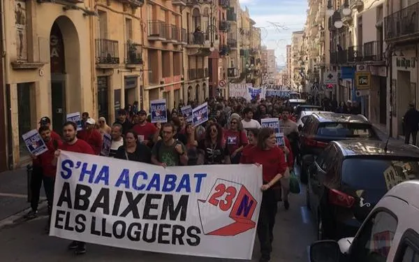 Prop de 700 persones reclamen a Tarragona una rebaixa dels preus de l'habitatge de lloguer