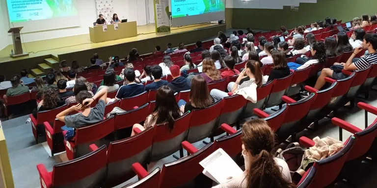 Janaina Minelli: "Els docents cada vegada tenen més interès en formar-se per detectar possibles suïcidis d’infants i joves”