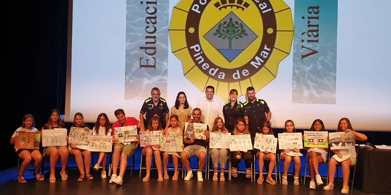 Entrega dels Premis d'Educació Viària que serviran per fer el calendari de 2023 de la Policia Local de Pineda