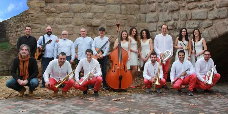 El grup d'havaneres Marinada i la Cobla Vents de Riella presenten "Havaneres amb Cobla".