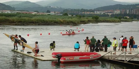 LOS CADETES DE LA SECCION DE PISTA DE SANTIAGOTARRAK ACUDEN A PONTEVEDRA