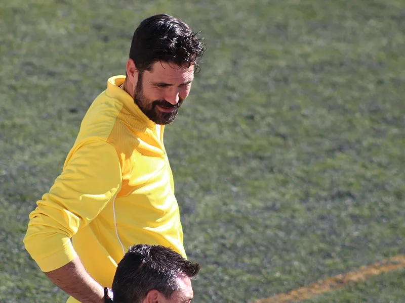 El tècnic del Veinti, José A. Moreno, està fent mans i mànigues per confeccionar les convocatòries