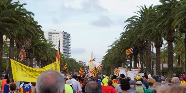 Una quinzena de veïns d’Altafulla es manifesten aquest diumenge a Salou en la ‘Segona Passejada per la República’