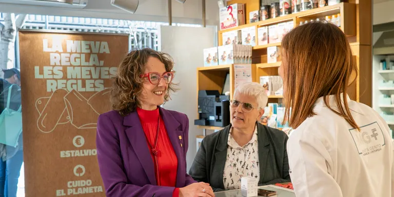 Es posa en marxa la distribució gratuïta de productes menstruals reutilitzables a totes les farmàcies de Catalunya