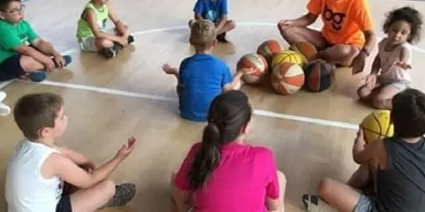 El Campus del Bàsquet Baix Gaià a Altafulla arrenca amb la participació de 30 nens