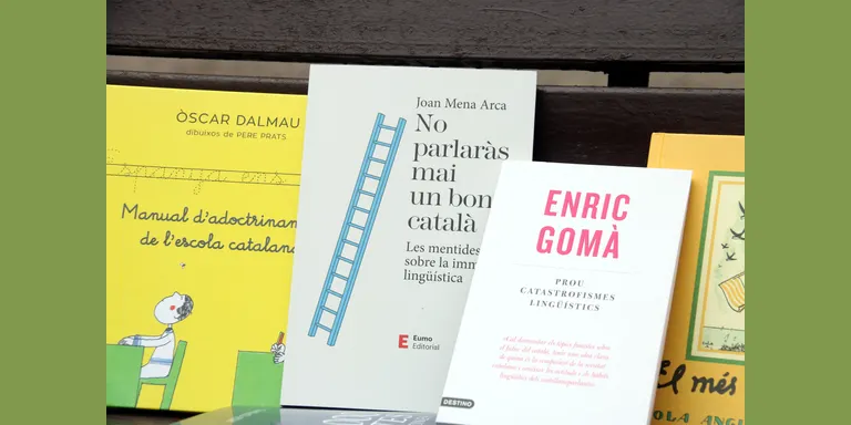 Sant Jordi 2022: Assajos analítics, humorístics o crítics per avaluar la salut del català