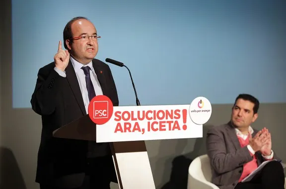 Xavier Amor participa en un acte del PSC que aplega alcaldes i regidors