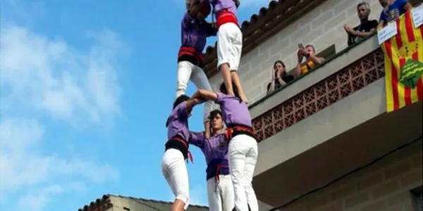 Els Castellers d’Altafulla descarreguen tres 3d7 en un intens cap de setmana a Sant Vicenç, La Móra i Els Pallaresos