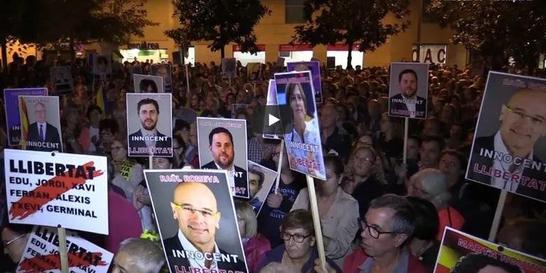 Un miler de rubinencs protesten contra la sentència del Procés