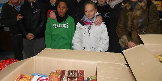 El Tió Solidari de l'escola Albert Vives de la Seu recull 400 quilos d'aliments