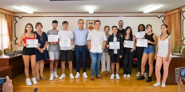 S’entreguen les beques als alumnes amb millors qualificacions de l’Institut de Constantí durant el curs 2021-2022