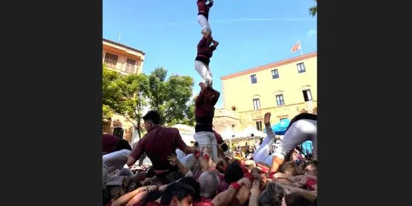 Torredembarra corona els Castellers d’Esparreguera en la primera jornada del Concurs de Castells