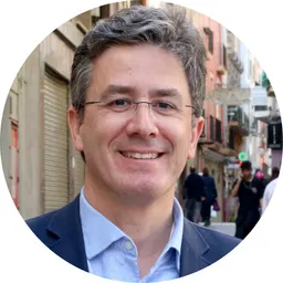 Romero (Vilafranca) diu que ampliaran la neteja viària per acabar amb l'acumulació d'escombraries prop dels contenidors i papereres - episode art