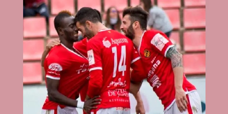 El Nàstic s’imposa per 3 a 1 al València Mestalla, i continua líder