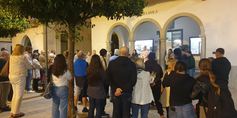 Pineda guarda un minut de silenci per les víctimes de l'accident ferroviari de Toledo