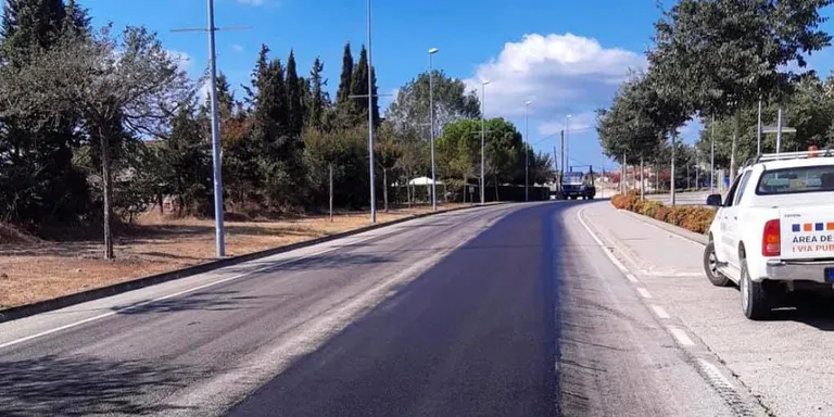 S'asfalten diversos punts de Maçanet, detectats com a urgents o perillosos