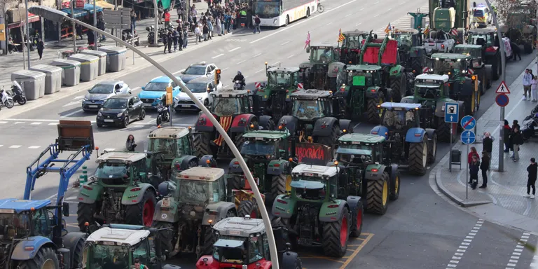 El sector de la pagesia tanca gairebé tres dies de protestes a Barcelona amb més de 2.000 tractors en una mobilització que ja és històrica