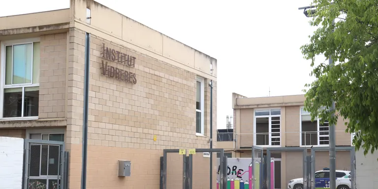 Un alumne de l'institut de Vidreres apunyala una professora amb un ganivet