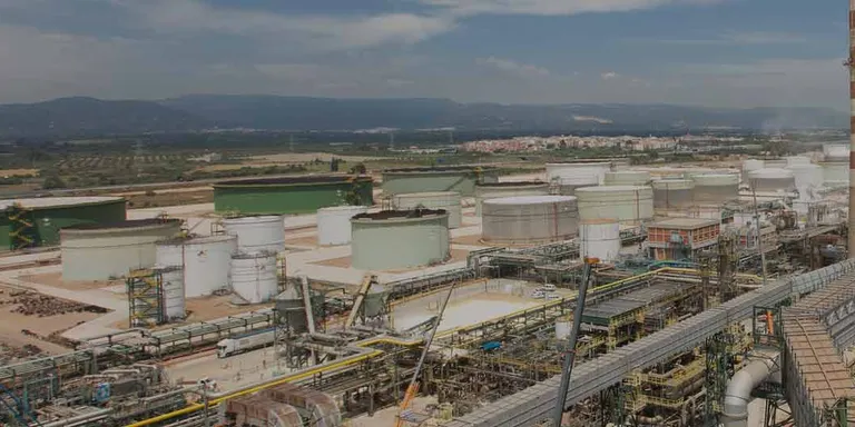 Un estudi dicta que les emissions de la petroquímica no són perjudicials