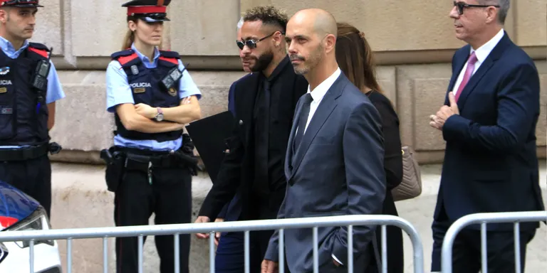 L'Audiència de Barcelona deixa que Neymar no assisteixi a tot el judici contra ell i el Barça pel seu fitxatge