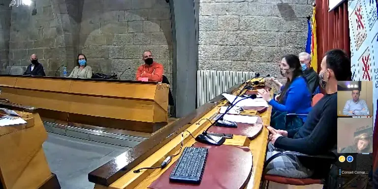 Convoquen un ple extraordinari al Consell Comarcal aquest dimecres per abordar la polèmica vacunació del gerent