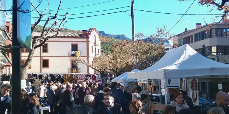 Bona rebuda a la primera Mostra d'Embotits d'Organyà, novetat de la Fira de Sant Andreu