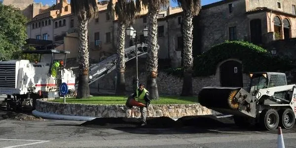 En marxa l’asfaltat del corraló de l’Espinac i de la rotonda que dóna accés al carrer Mossèn Miquel Amorós