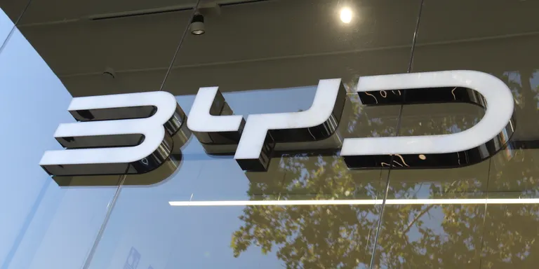 El Govern s’ha reunit amb la xinesa BYD per negociar la instal·lació d’una planta automobilística a Catalunya