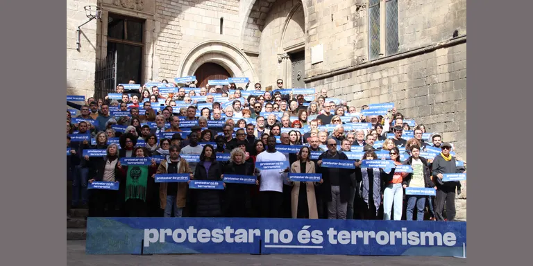 Unes 140 entitats alerten que vincular Tsunami i terrorisme criminalitza la protesta i limita i ataca drets fonamentals