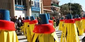 20 comparses al Carnaval de Pineda i 31ena. Escudellada a la Plaça de l'Estatut