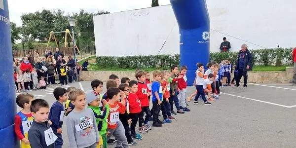 El IX Cros El Roquissar esdevé una festa escolar amb més de 600 participants
