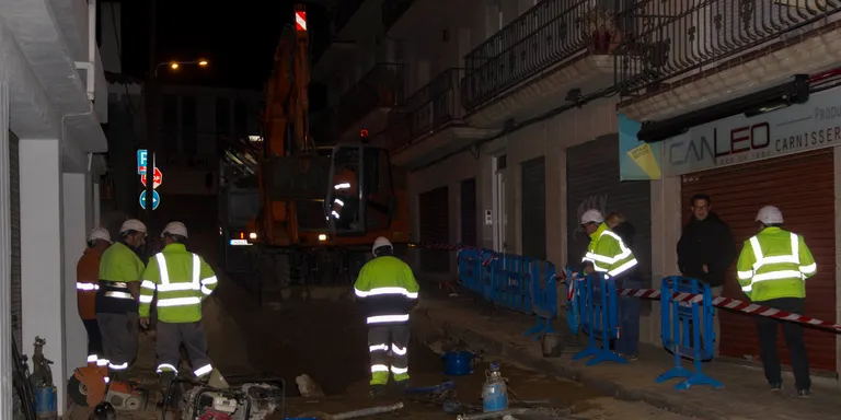 Tres avaries consecutives a la xarxa d'aigua deixen sense aigua molts veïns durant 24 hores