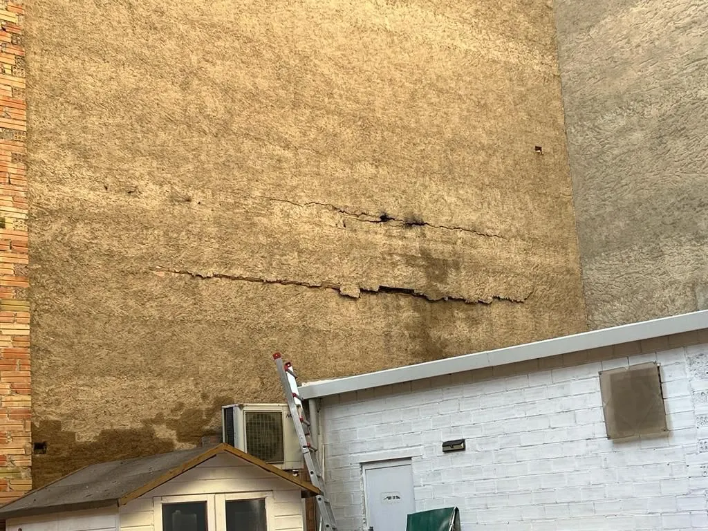 L'Ajuntament de Solsona fa una crida a la ciutadania perquè porti roba i motxilles per als infants desallotjats per l'incendi en un bloc de pisos la matinada de diumenge
