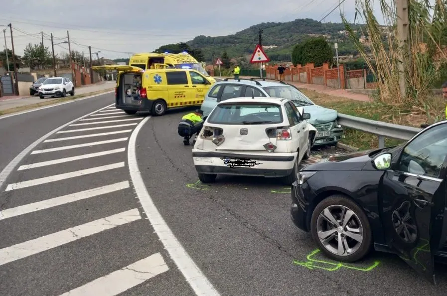 Un accident múltiple a la C-59 a l’alçada dels Saulons causa dos ferits