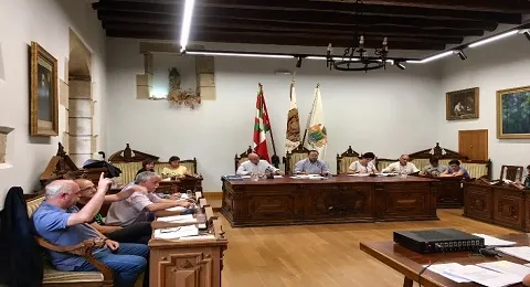 LA CORPORACIÓN HONDARRIBIARRA APRUEBA MOCIONES DE ABOTSANITZ Y EH BILDU
