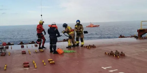 Incendi sense ferits en un vaixell mercant a unes 33 milles del port de Tarragona