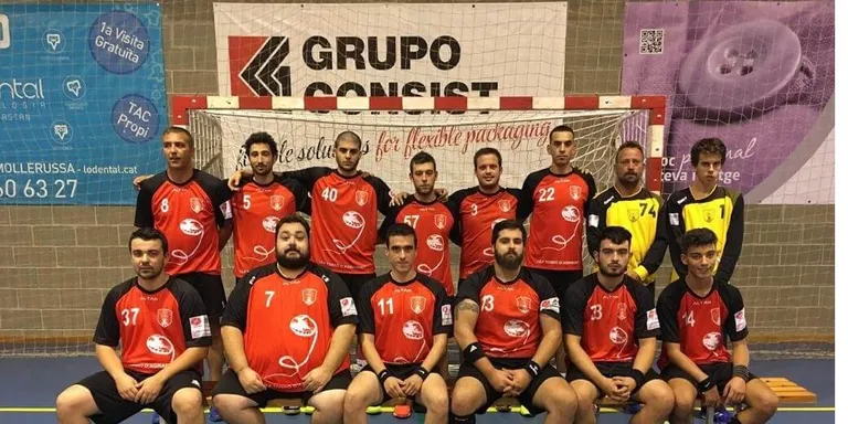 Doblet de victòries dels sèniors d'handbol en el seu debut